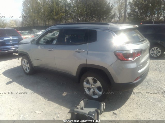 3C4NJDBB8JT366642  jeep compass 2018 IMG 2