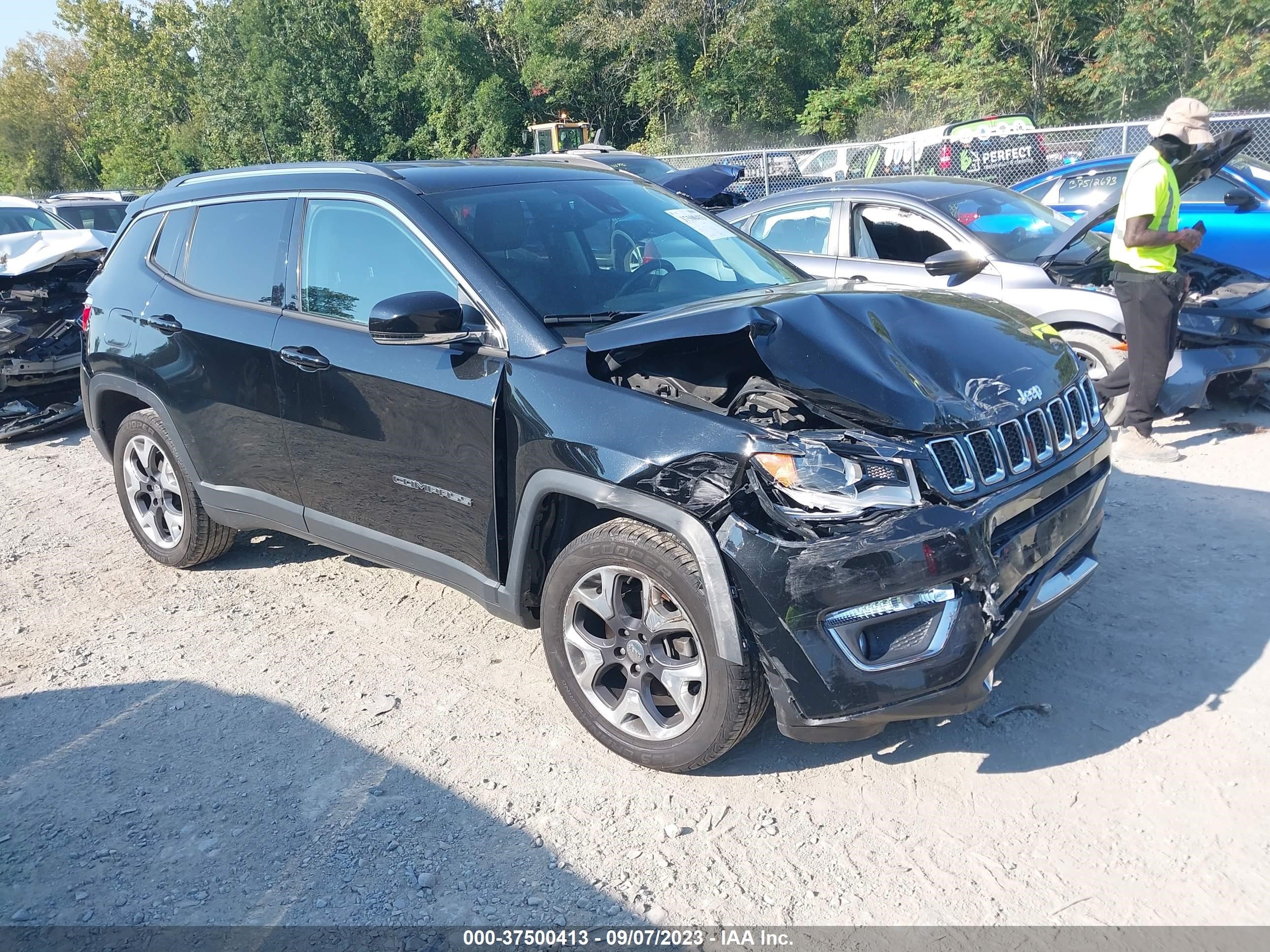 3C4NJDCB0JT332757  jeep compass 2018 IMG 0