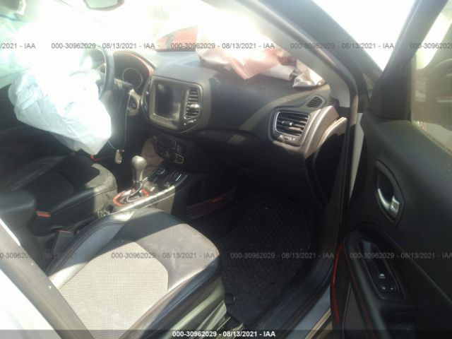 3C4NJDDB0KT739929  jeep compass 2019 IMG 4