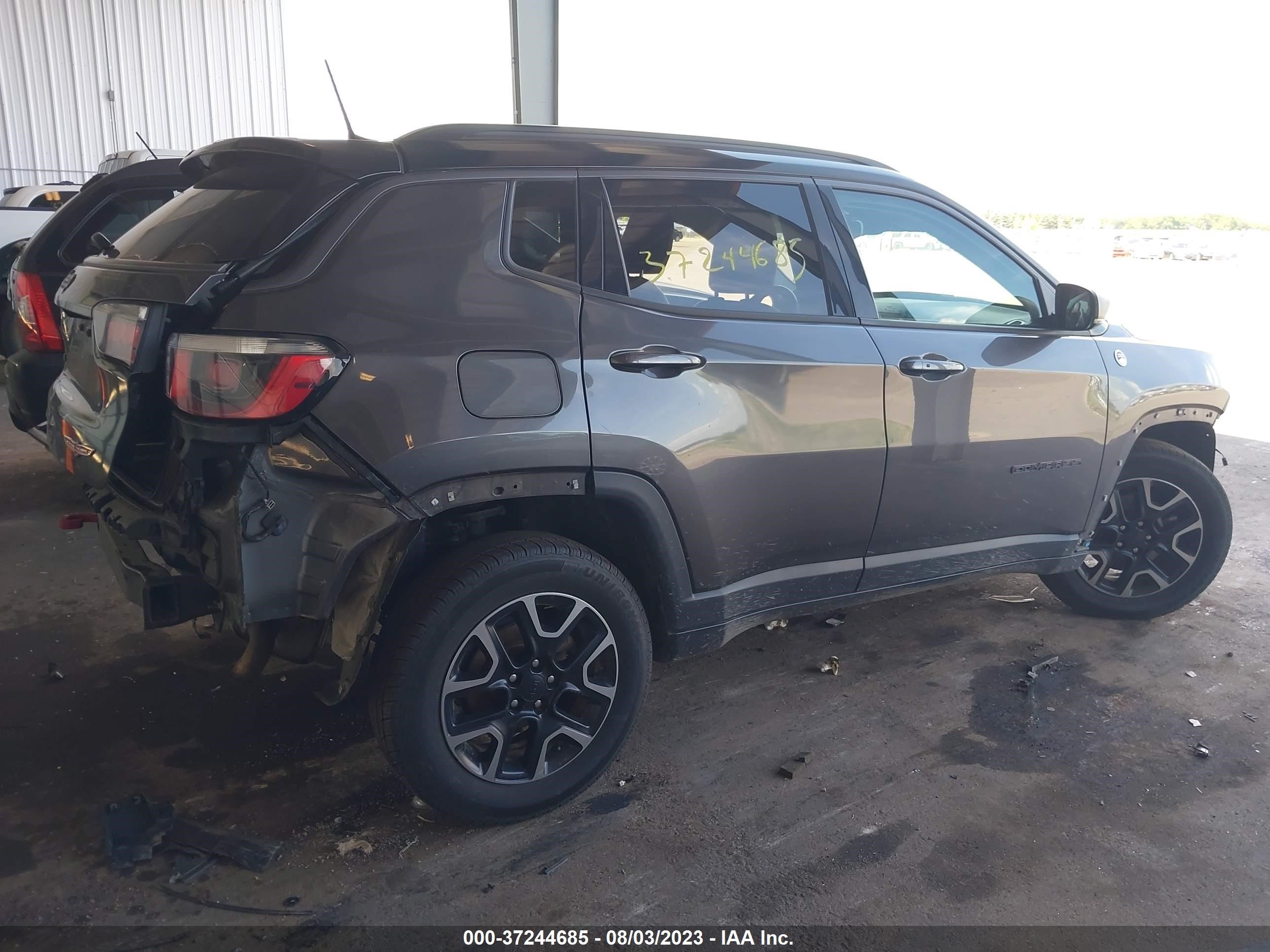 3C4NJDDB6KT765581  jeep compass 2019 IMG 3