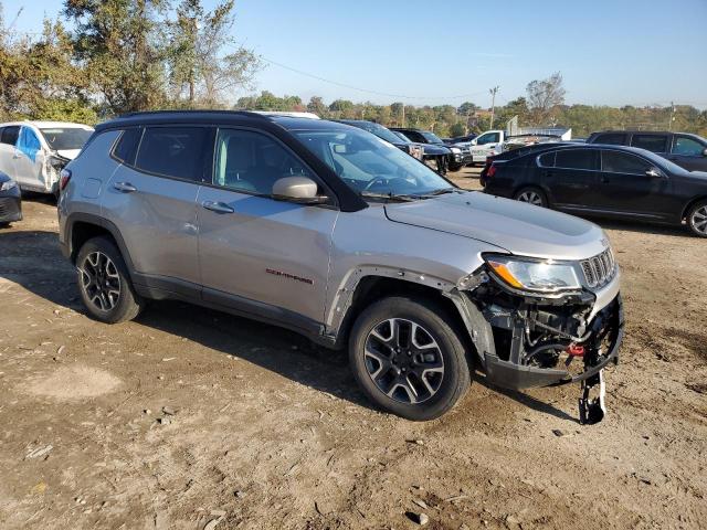 3C4NJDDB9KT785579  jeep compass 2019 IMG 3