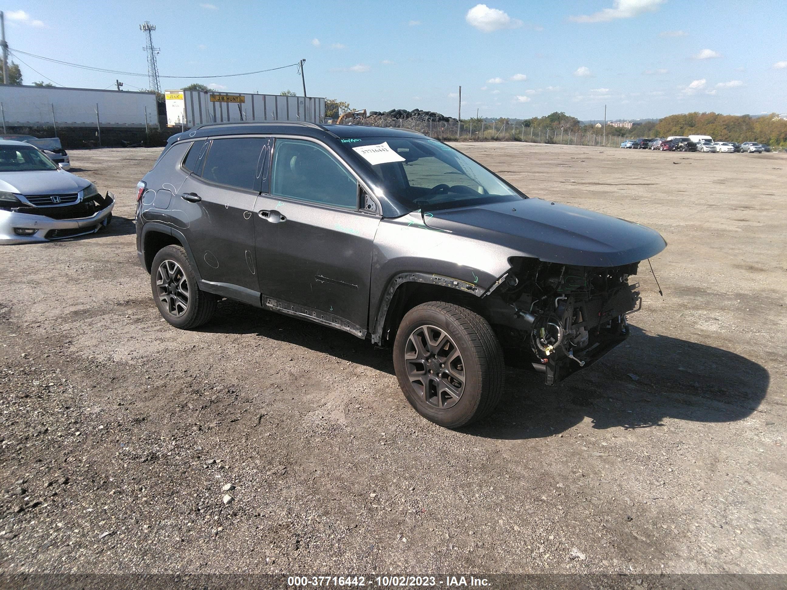 3C4NJDDBXKT627915  jeep compass 2019 IMG 0