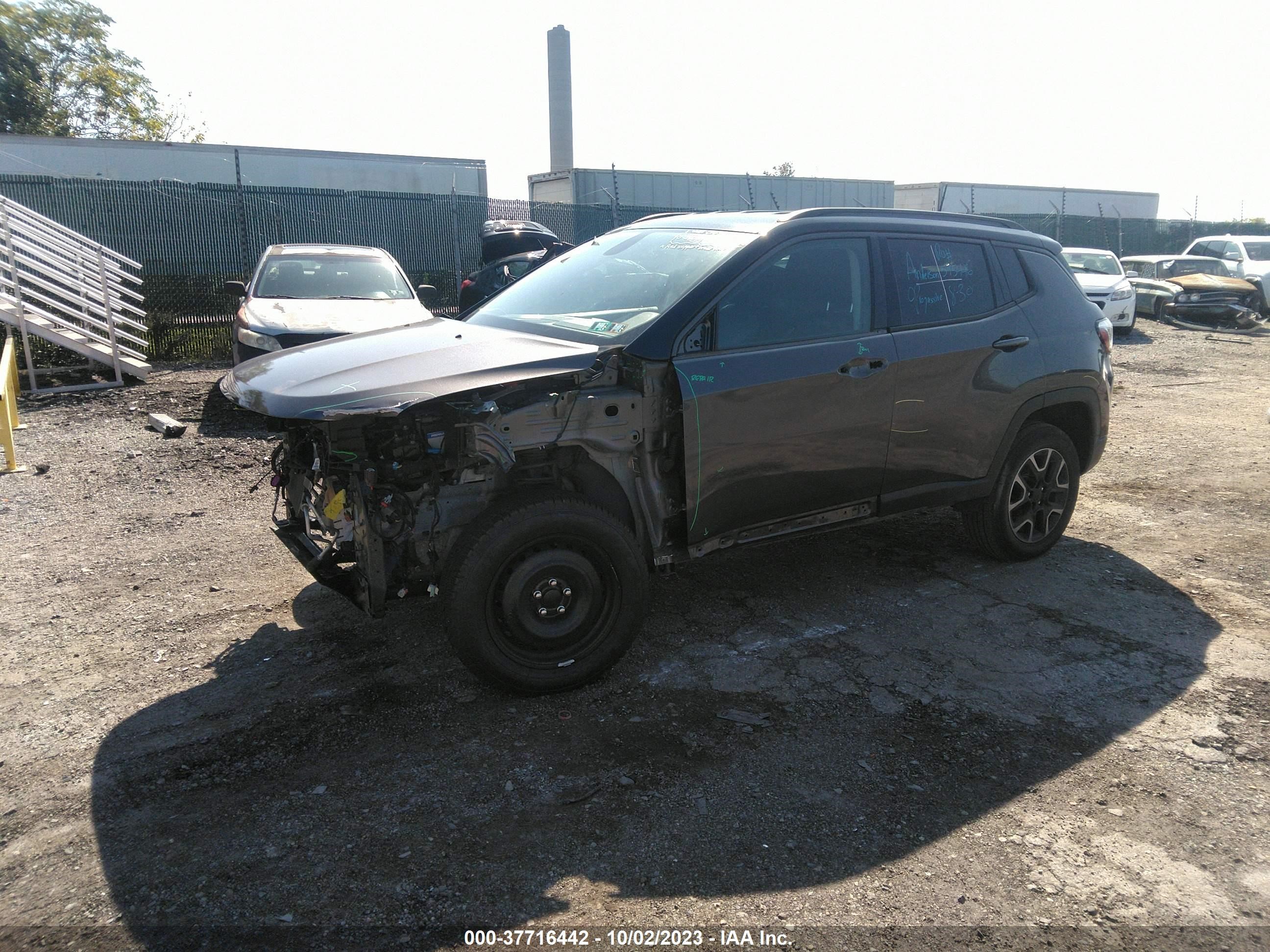 3C4NJDDBXKT627915  jeep compass 2019 IMG 1