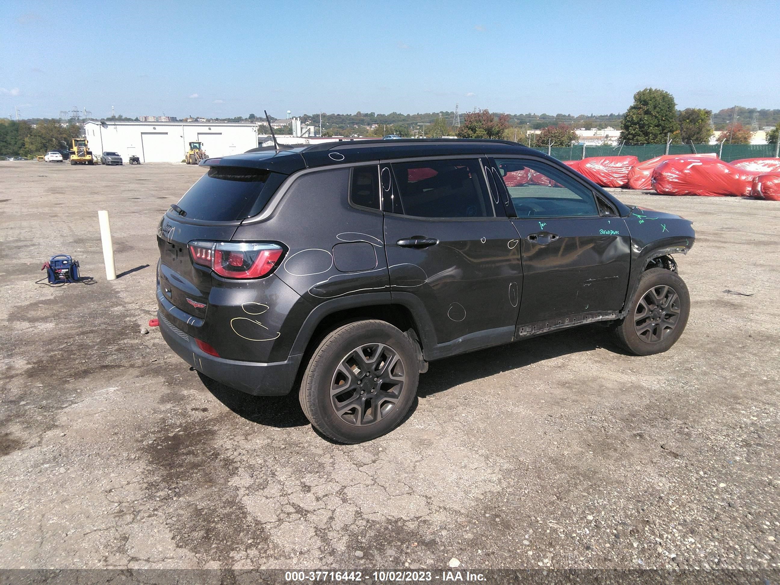 3C4NJDDBXKT627915  jeep compass 2019 IMG 3