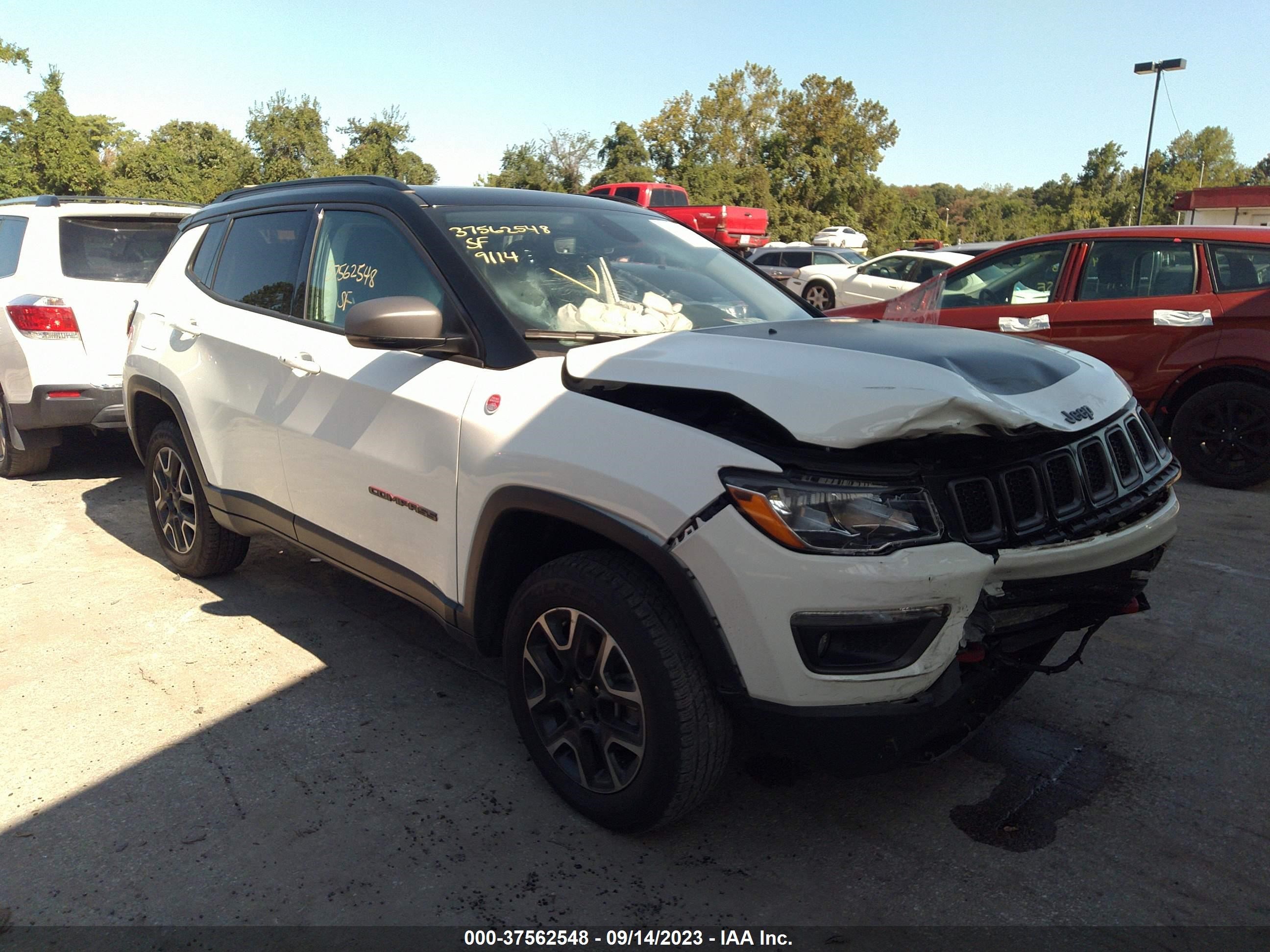 3C4NJDDBXKT799281  jeep compass 2019 IMG 0