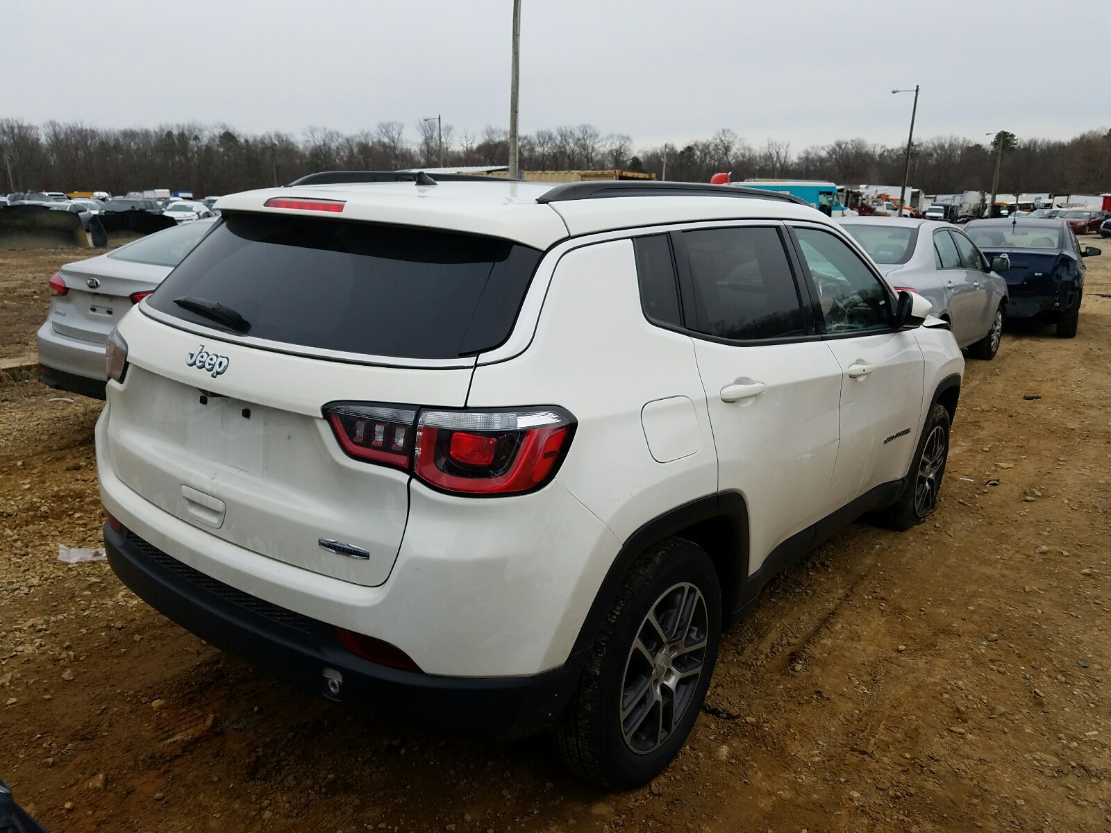 3C4NJCBB1JT503172  jeep compass la 2018 IMG 3