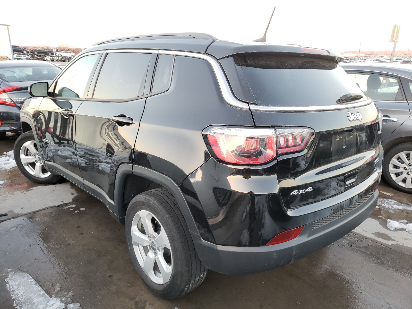 3C4NJDBB9JT336890  jeep compass la 2018 IMG 2