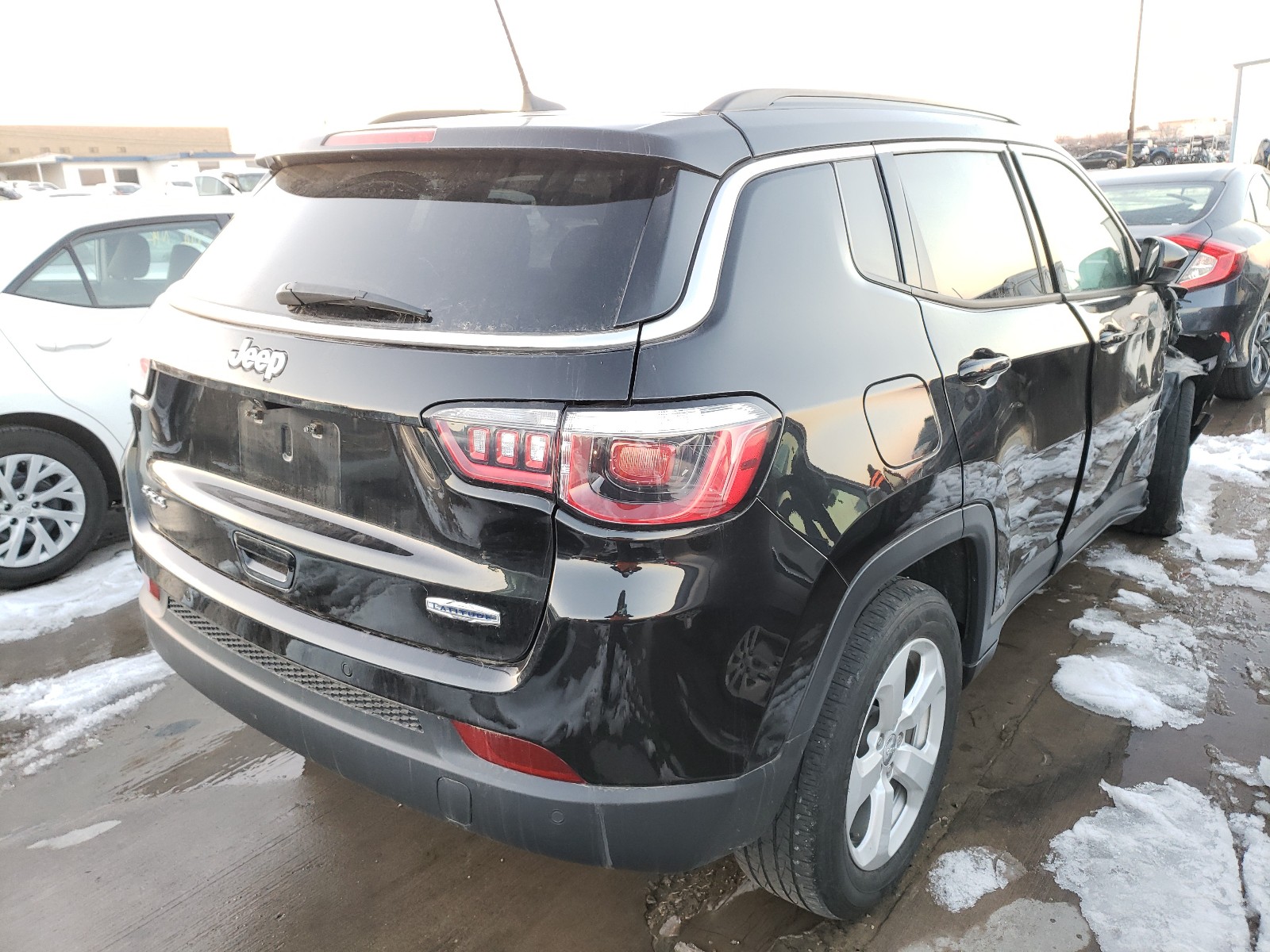 3C4NJDBB9JT336890  jeep compass la 2018 IMG 3