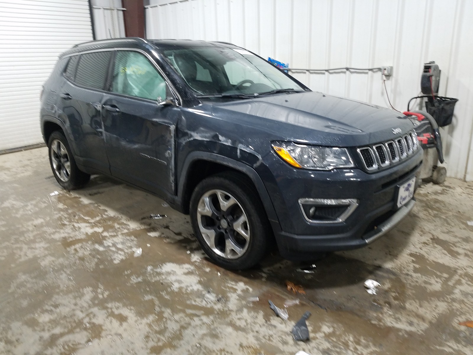 3C4NJDCB7HT680615  jeep compass li 2017 IMG 0