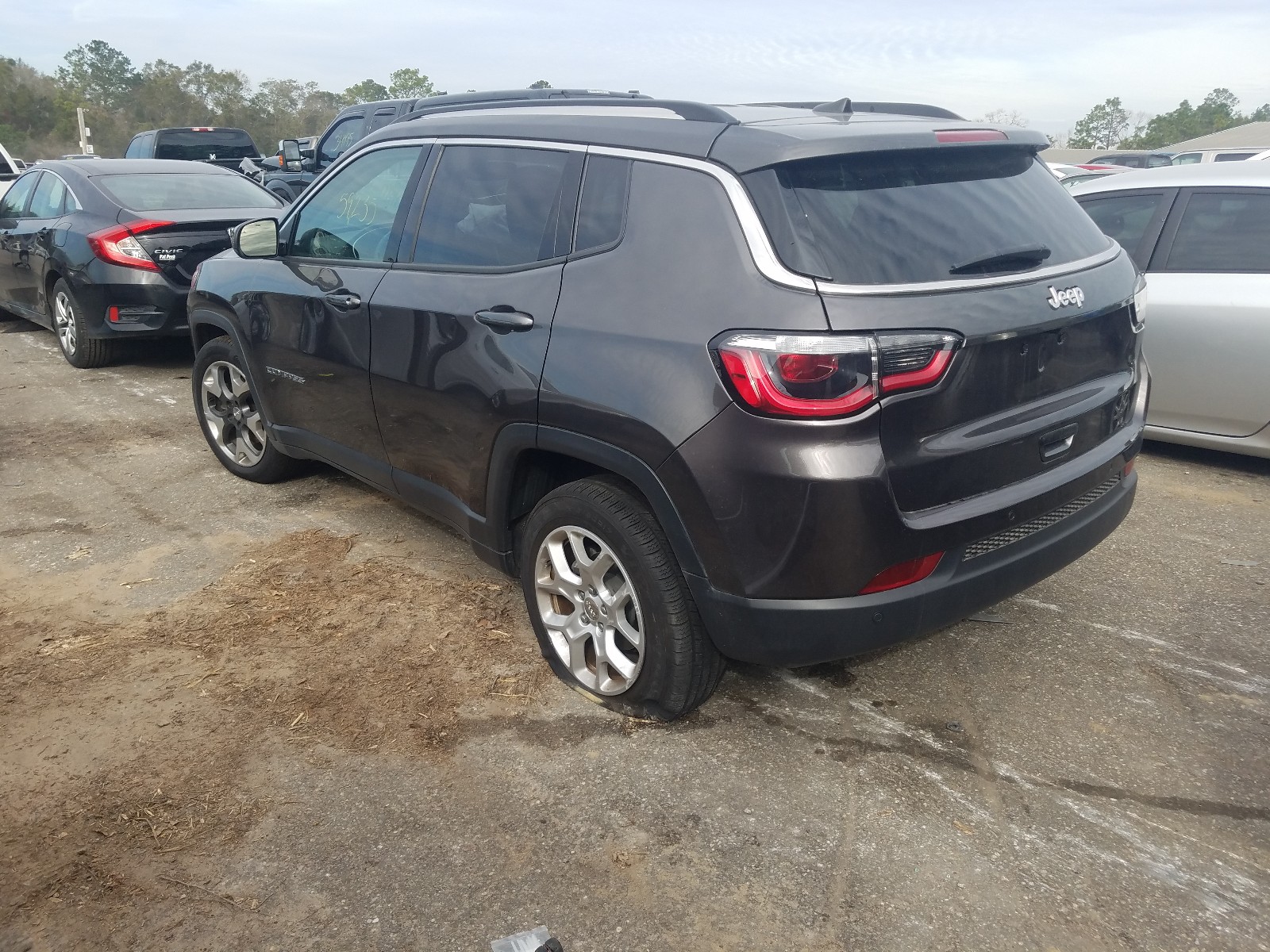 3C4NJCCB0JT406558  jeep compass li 2018 IMG 2