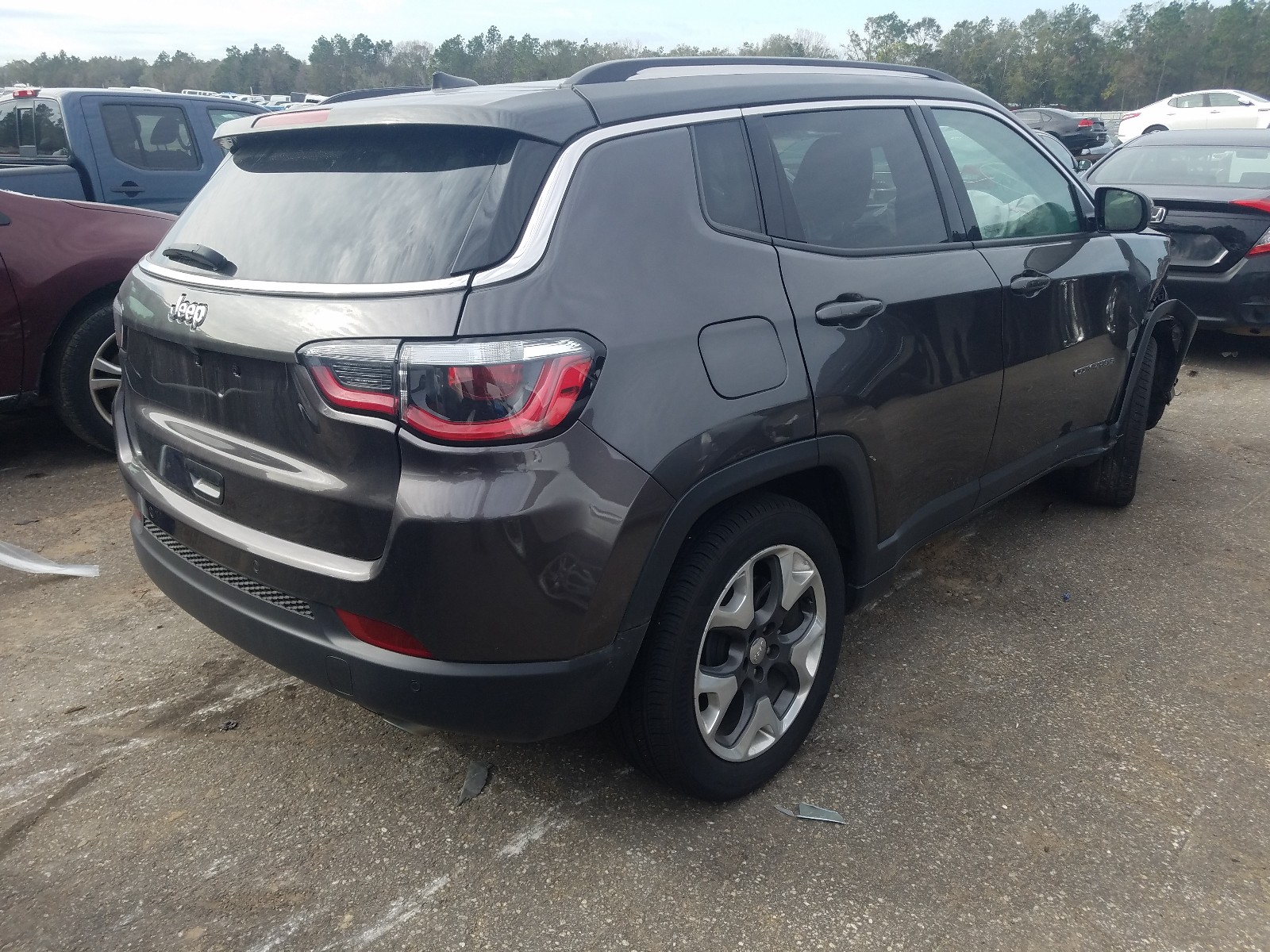 3C4NJCCB0JT406558  jeep compass li 2018 IMG 3