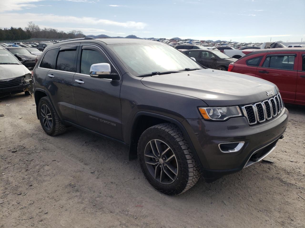 1C4RJFBG0JC406460  jeep grand cherokee 2018 IMG 3