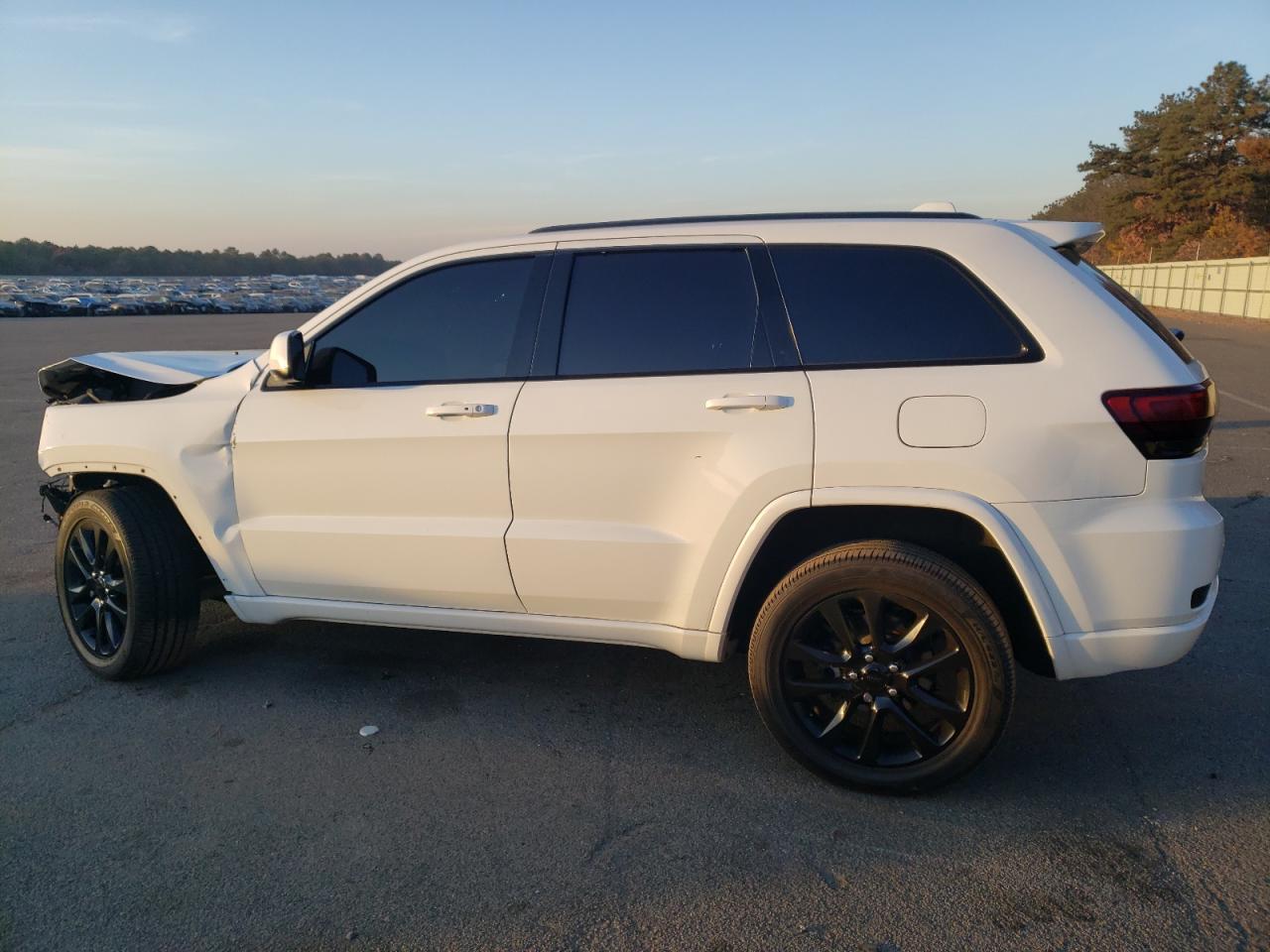 1C4RJFAG4LC209215  jeep grand cherokee 2019 IMG 1