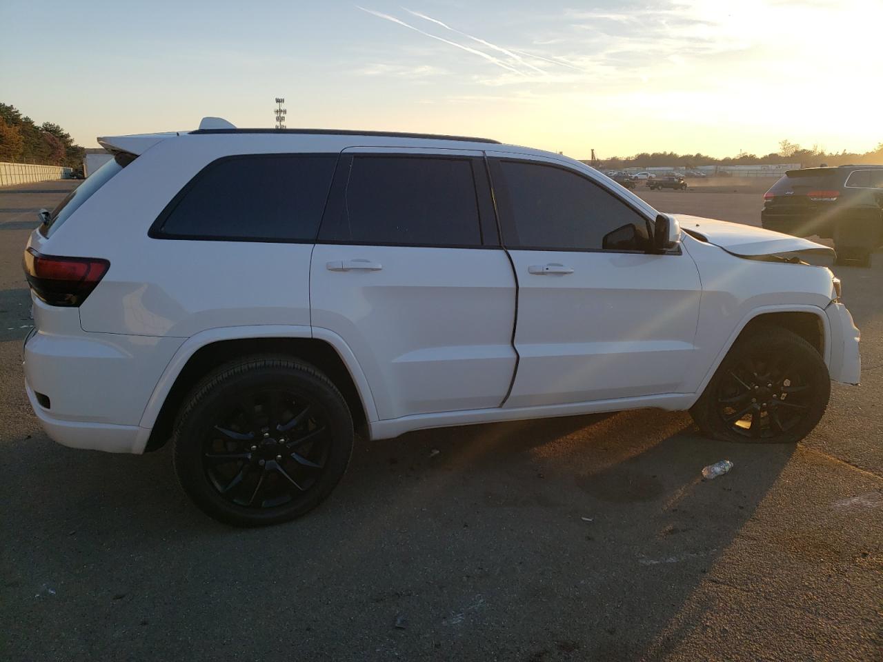 1C4RJFAG4LC209215  jeep grand cherokee 2019 IMG 2