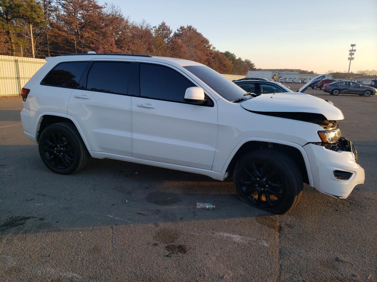 1C4RJFAG4LC209215  jeep grand cherokee 2019 IMG 3