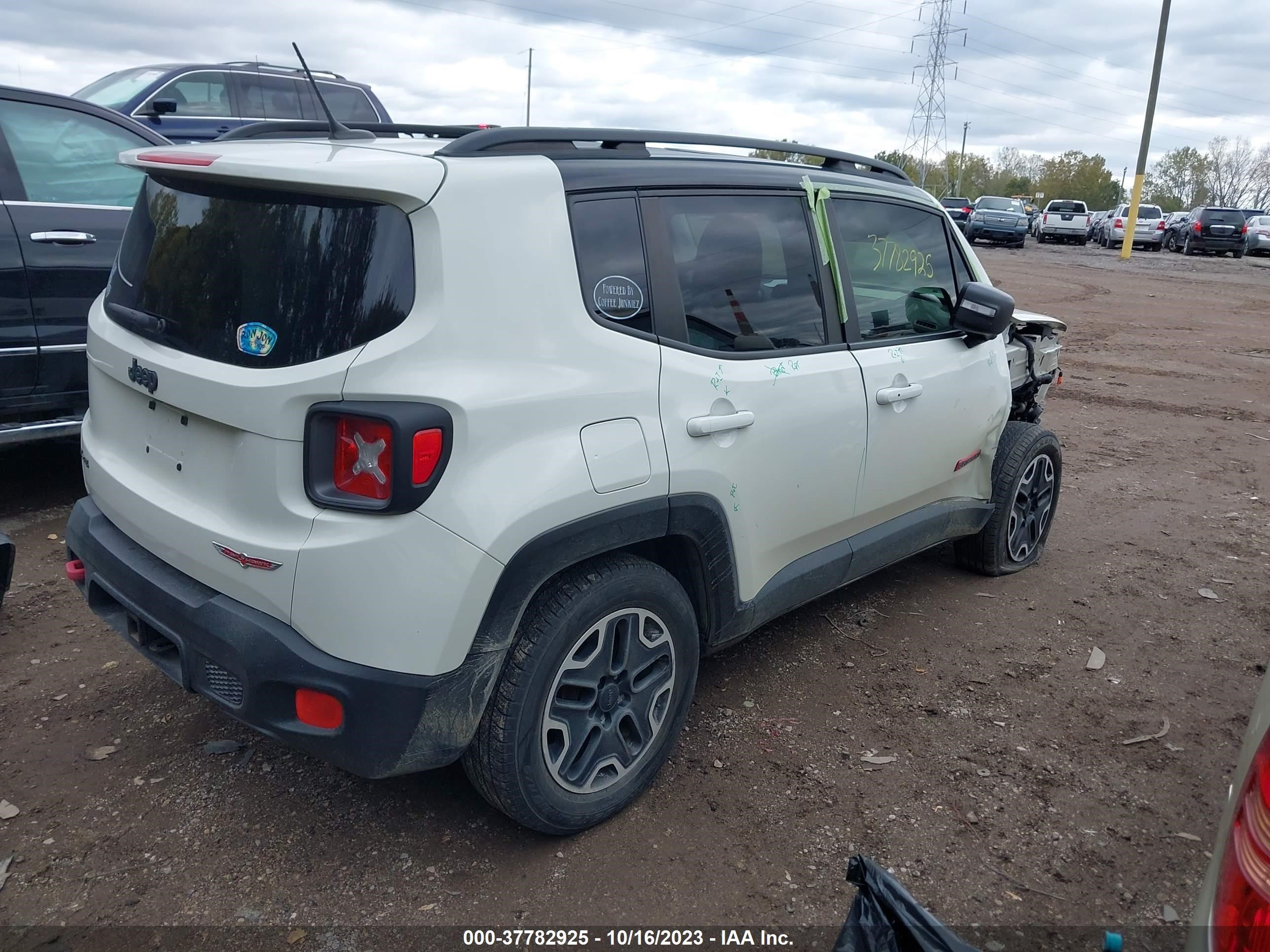 ZACCJBCTXGPC58364  jeep renegade 2016 IMG 3