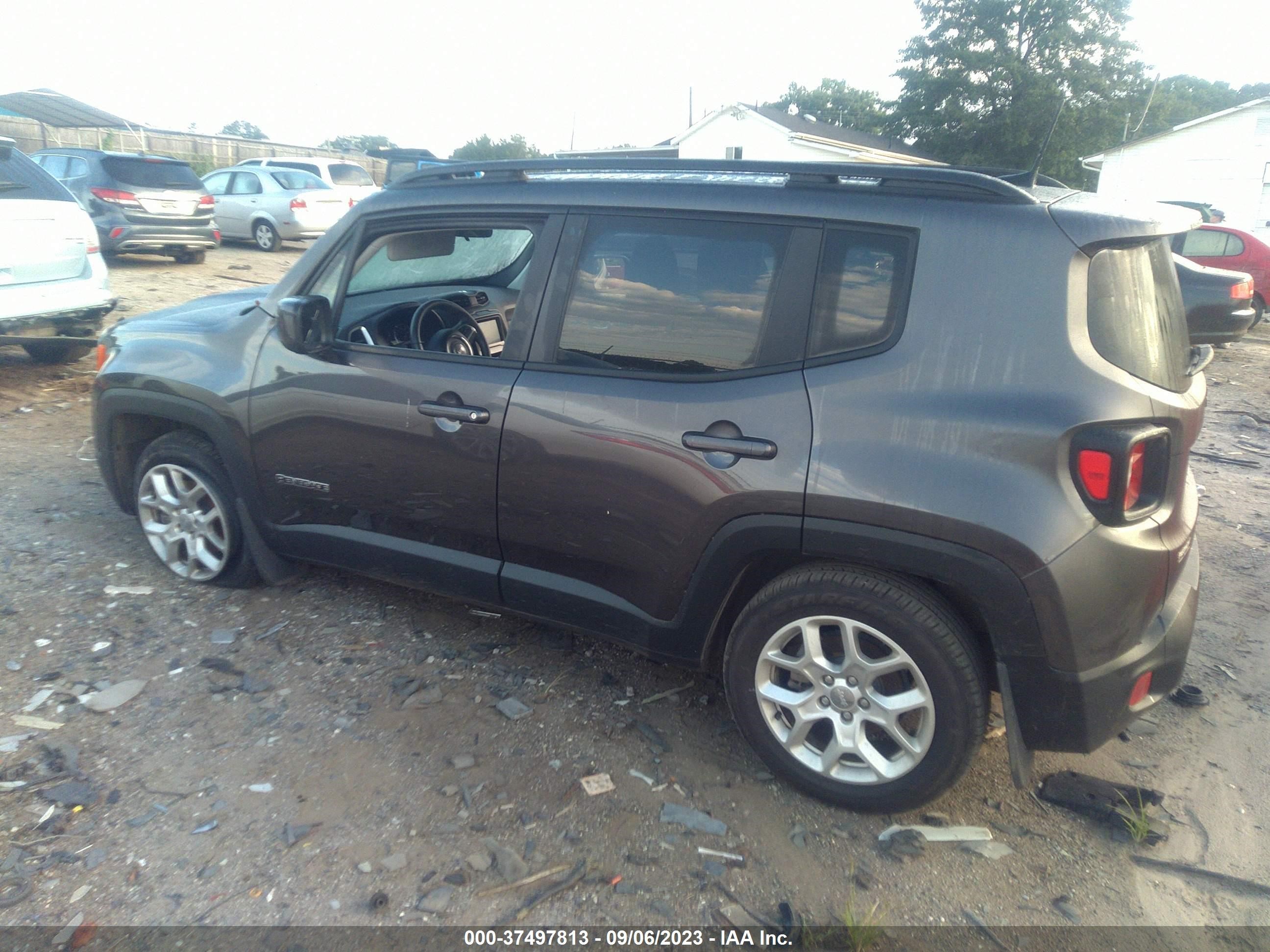 ZACCJABB9JPJ52107  jeep renegade 2018 IMG 2