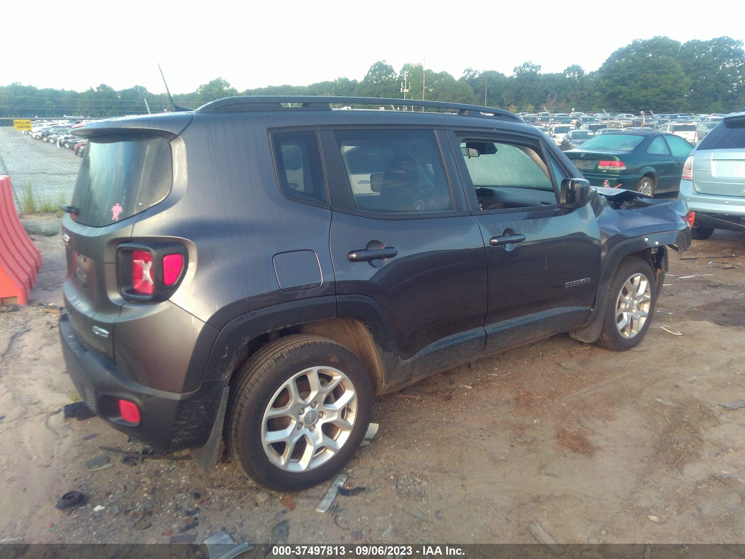 ZACCJABB9JPJ52107  jeep renegade 2018 IMG 3