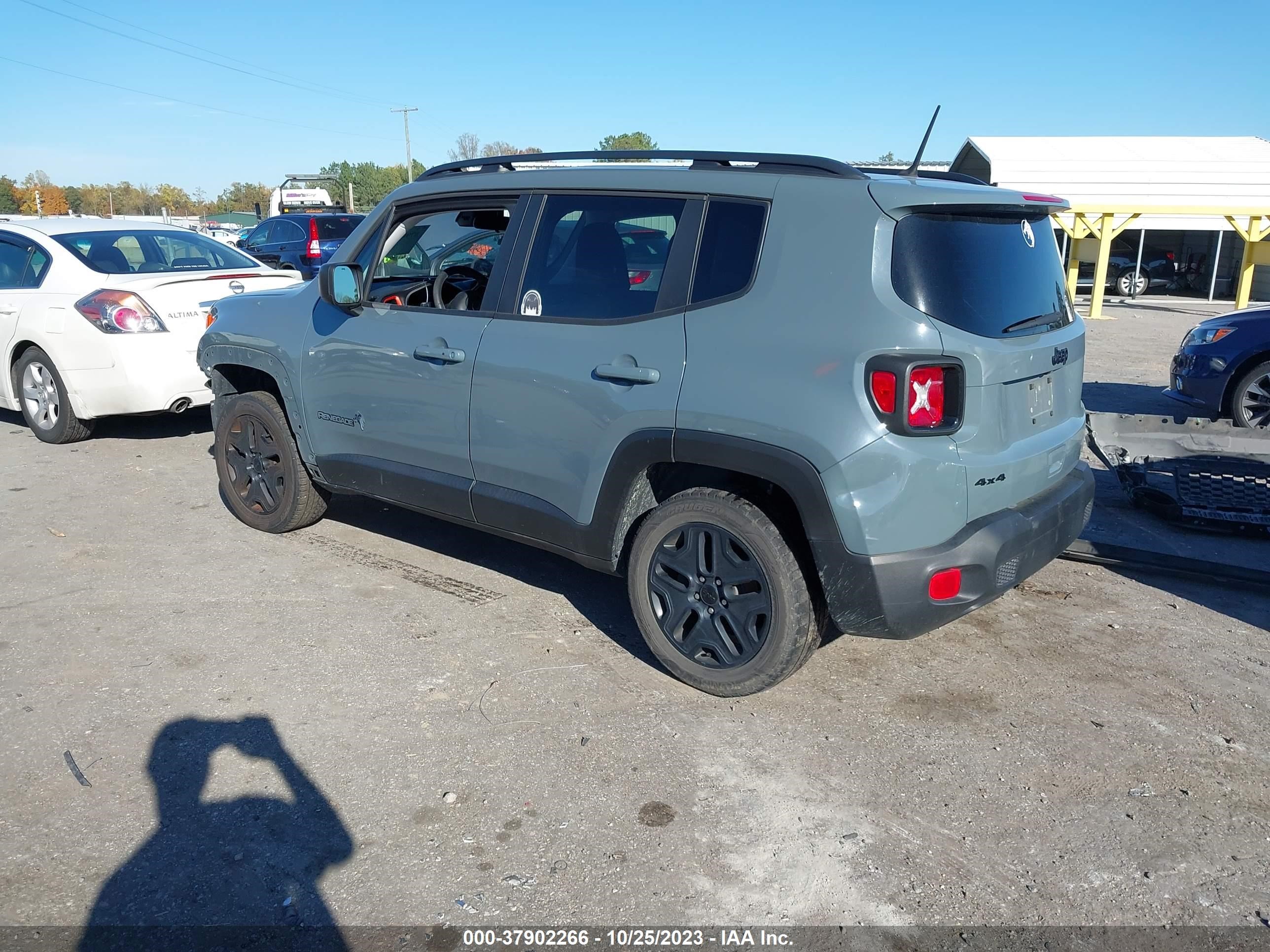 ZACCJBAB4JPH90386  jeep renegade 2018 IMG 2