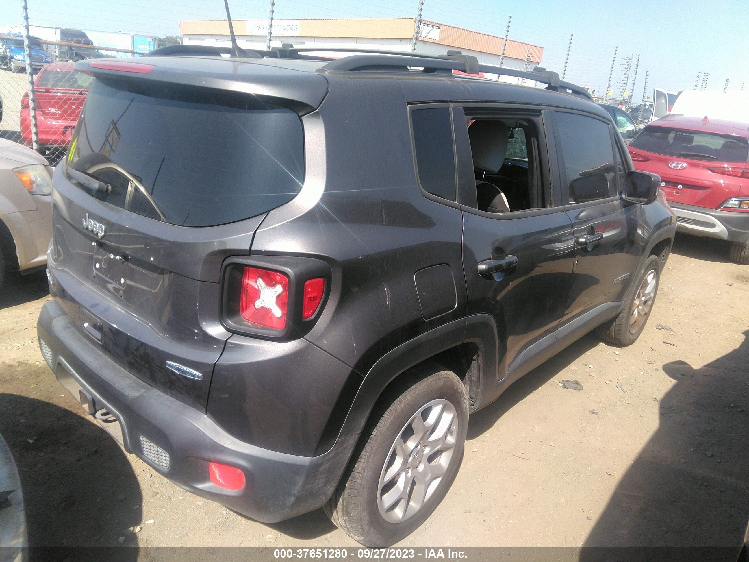 ZACCJBBB4JPH92637  jeep renegade 2018 IMG 3