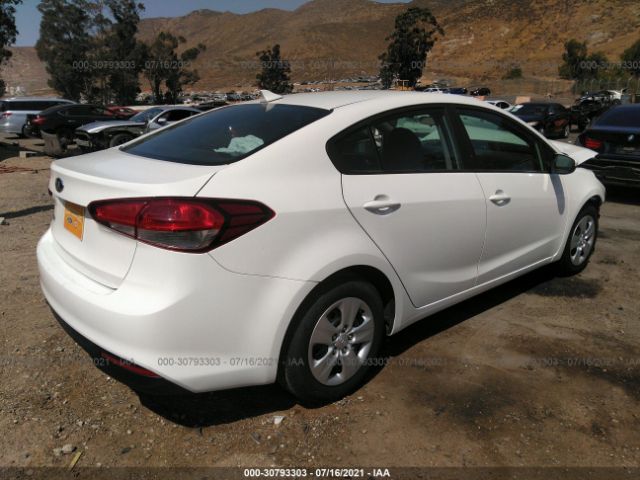 3KPFK4A77HE117519  kia forte 2017 IMG 3