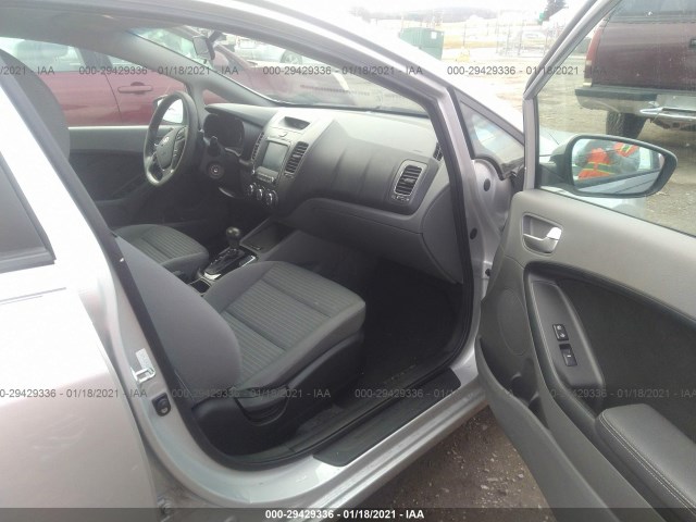 3KPFL4A79JE190538  kia forte 2018 IMG 4