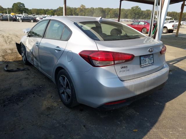 3KPFL4A73JE261393  kia  2018 IMG 2