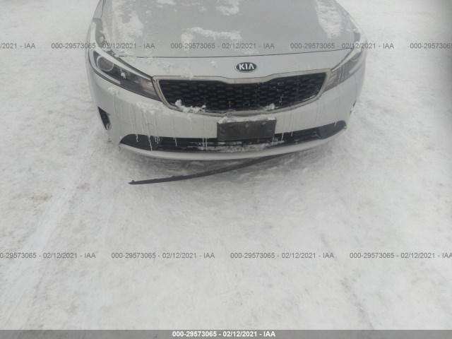 3KPFL4A7XJE235356  kia forte 2018 IMG 5