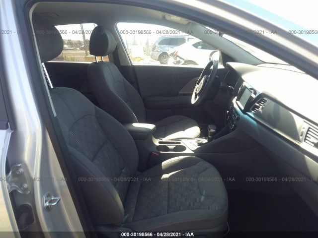 KNDCB3LC8J5210526  kia niro 2018 IMG 4