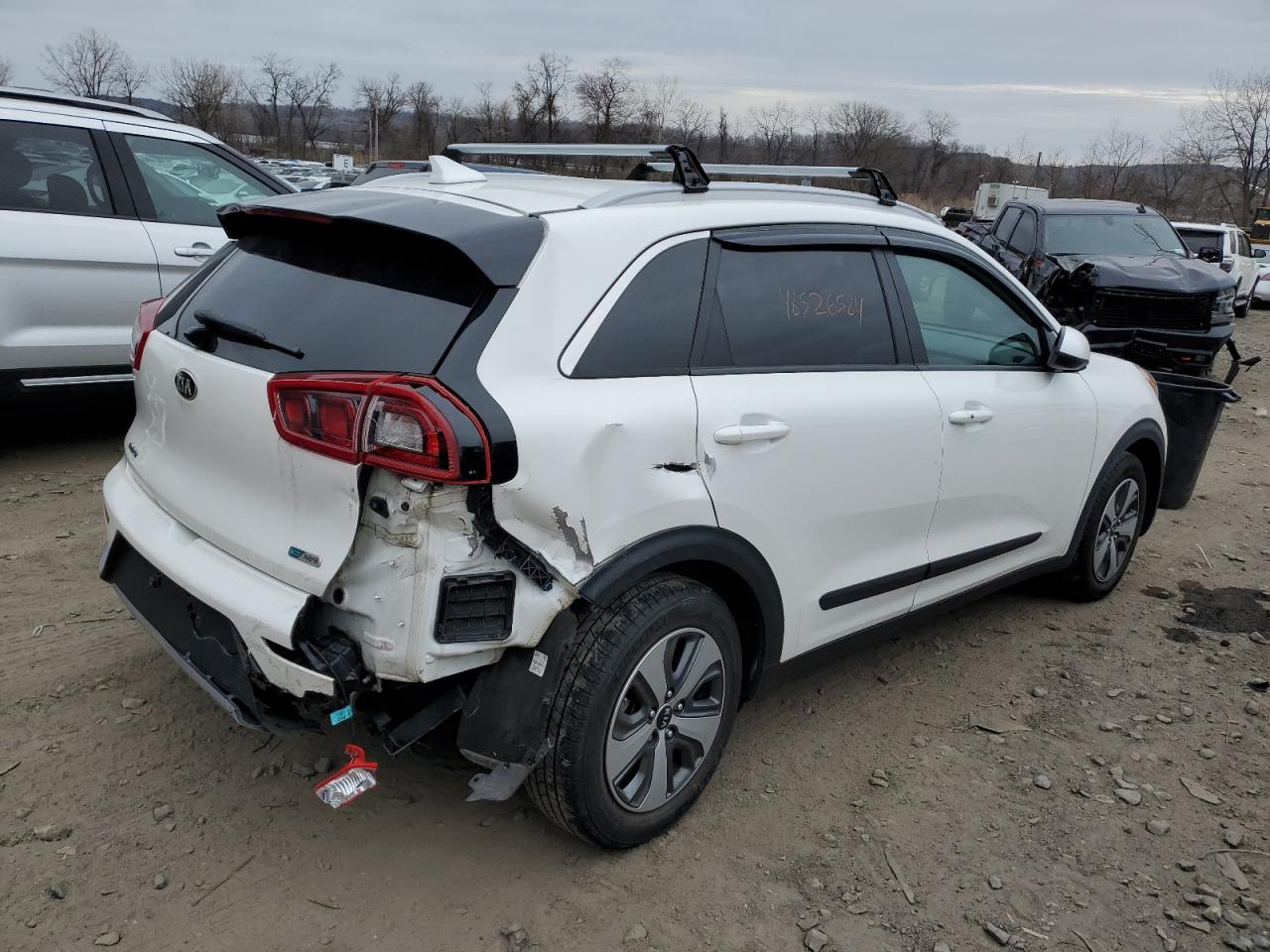 KNDCB3LCXJ5203884  kia niro 2018 IMG 2