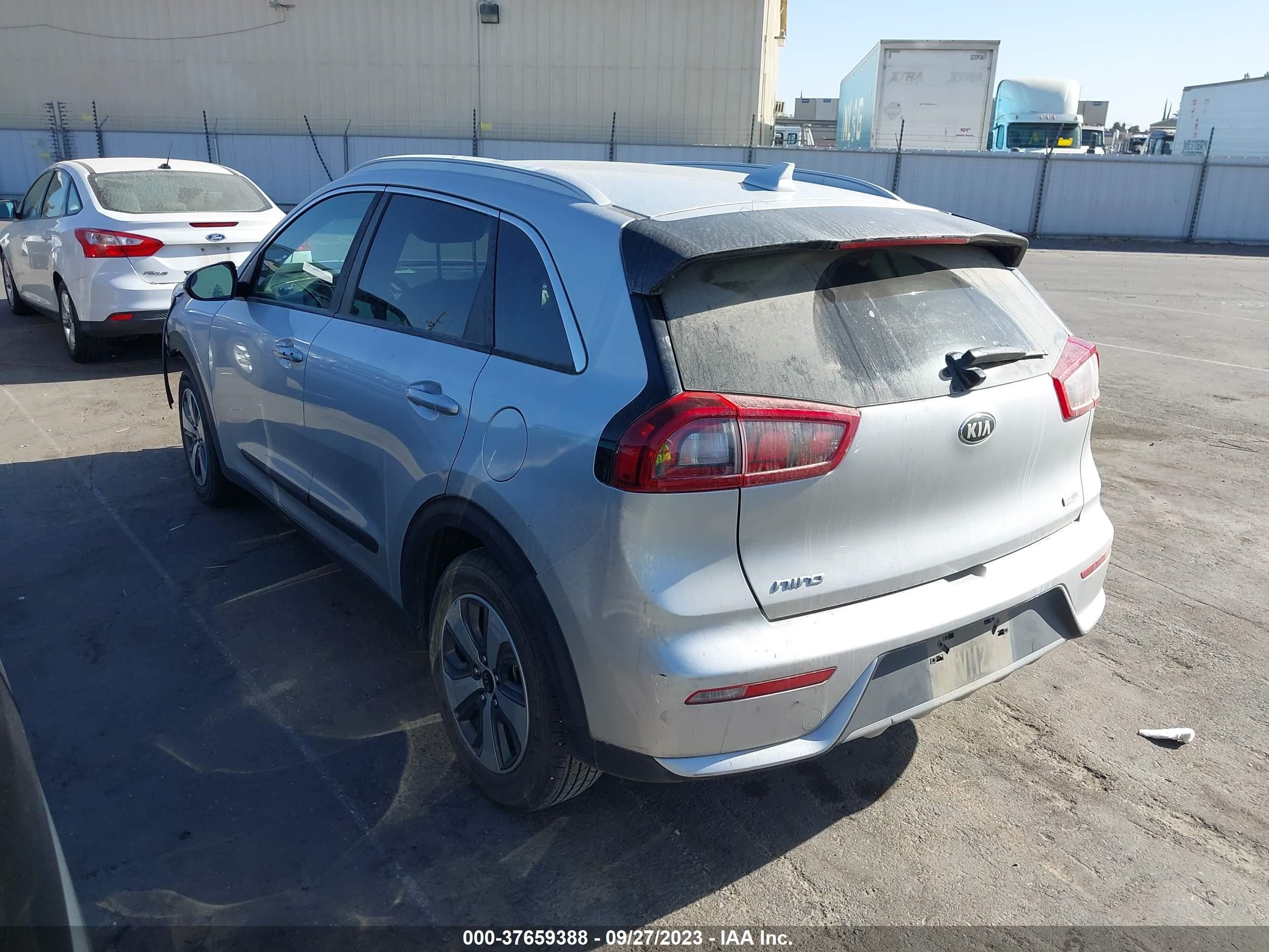 KNDCB3LCXJ5209961  kia niro 2018 IMG 2