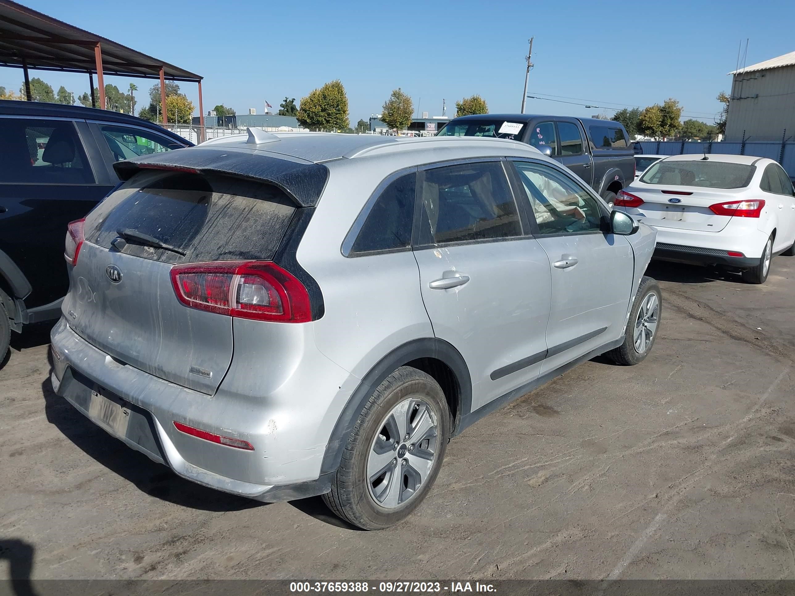 KNDCB3LCXJ5209961  kia niro 2018 IMG 3