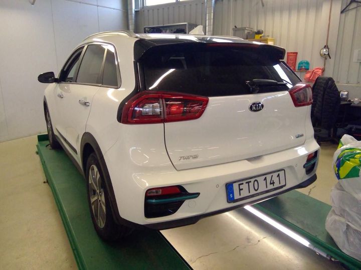 KNACC81GFK5004974  kia niro 2019 IMG 2