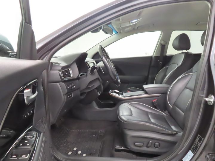 KNACC81GFK5008462  kia niro 2019 IMG 4