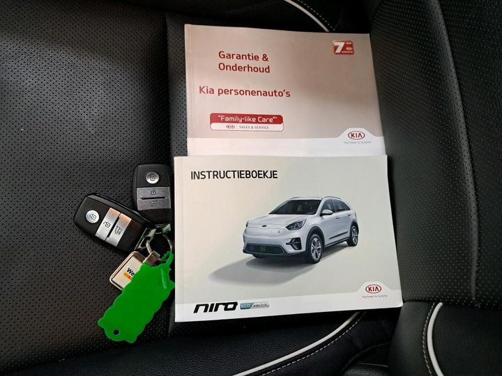 KNACC81GFK5008470  kia niro 2019 IMG 3