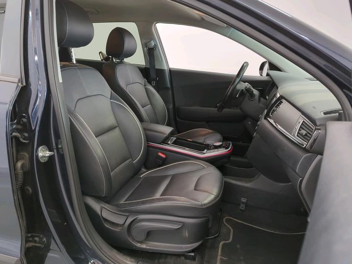 KNACC81GFK5008521  kia niro 2019 IMG 2