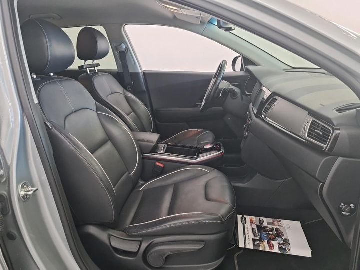 KNACC81GFK5009516  kia niro 2019 IMG 2