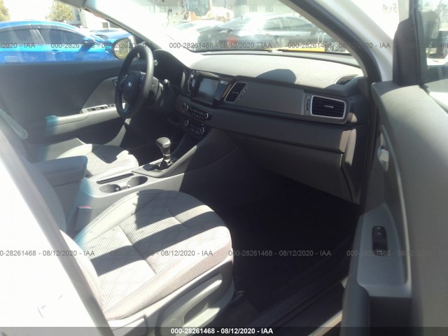 KNDCB3LCXK5305073  kia niro 2019 IMG 4