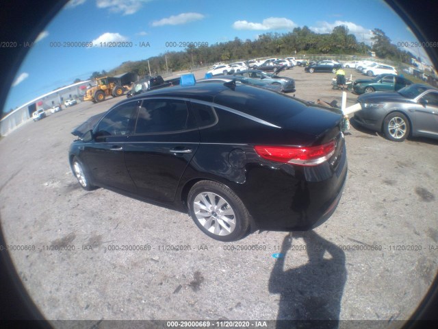 5XXGU4L30HG178470  kia optima 2017 IMG 2