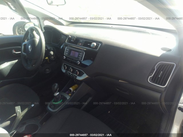 KNADM4A38G6633033  kia rio 2016 IMG 4