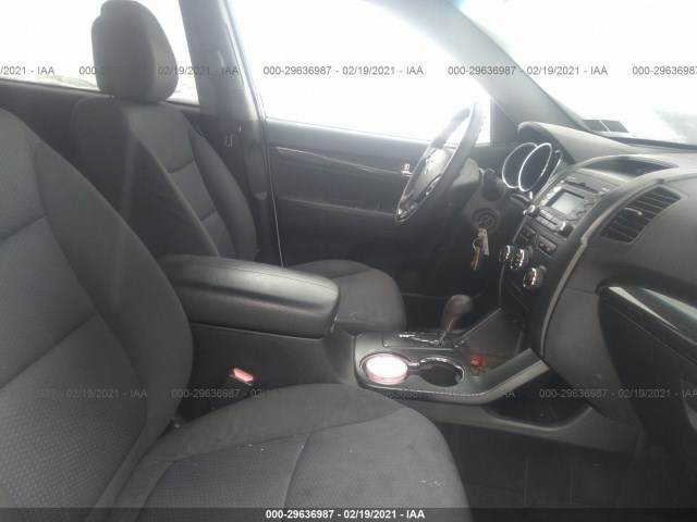 5XYKT3A17CG255820  kia sorento 2012 IMG 4