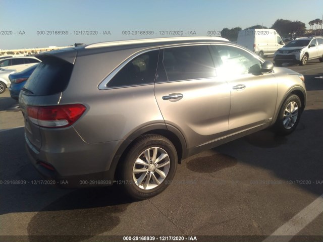 5XYPGDA58HG275973  kia sorento 2017 IMG 3