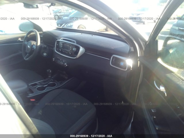 5XYPGDA58HG275973  kia sorento 2017 IMG 4