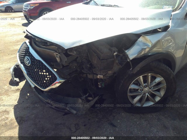 5XYPG4A3XJG377070  kia sorento 2017 IMG 5