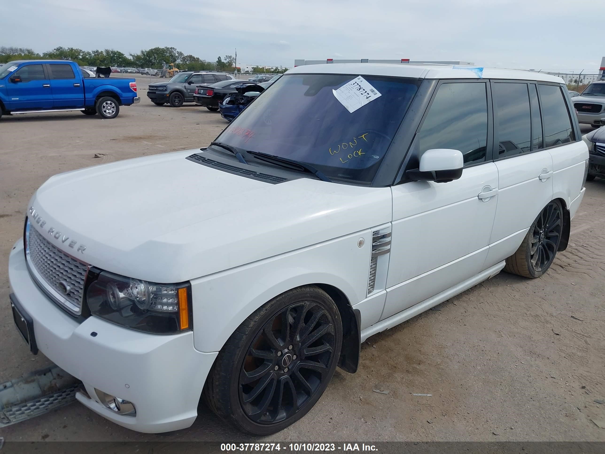 SALMP1E42CA379928  land rover range rover 2012 IMG 1