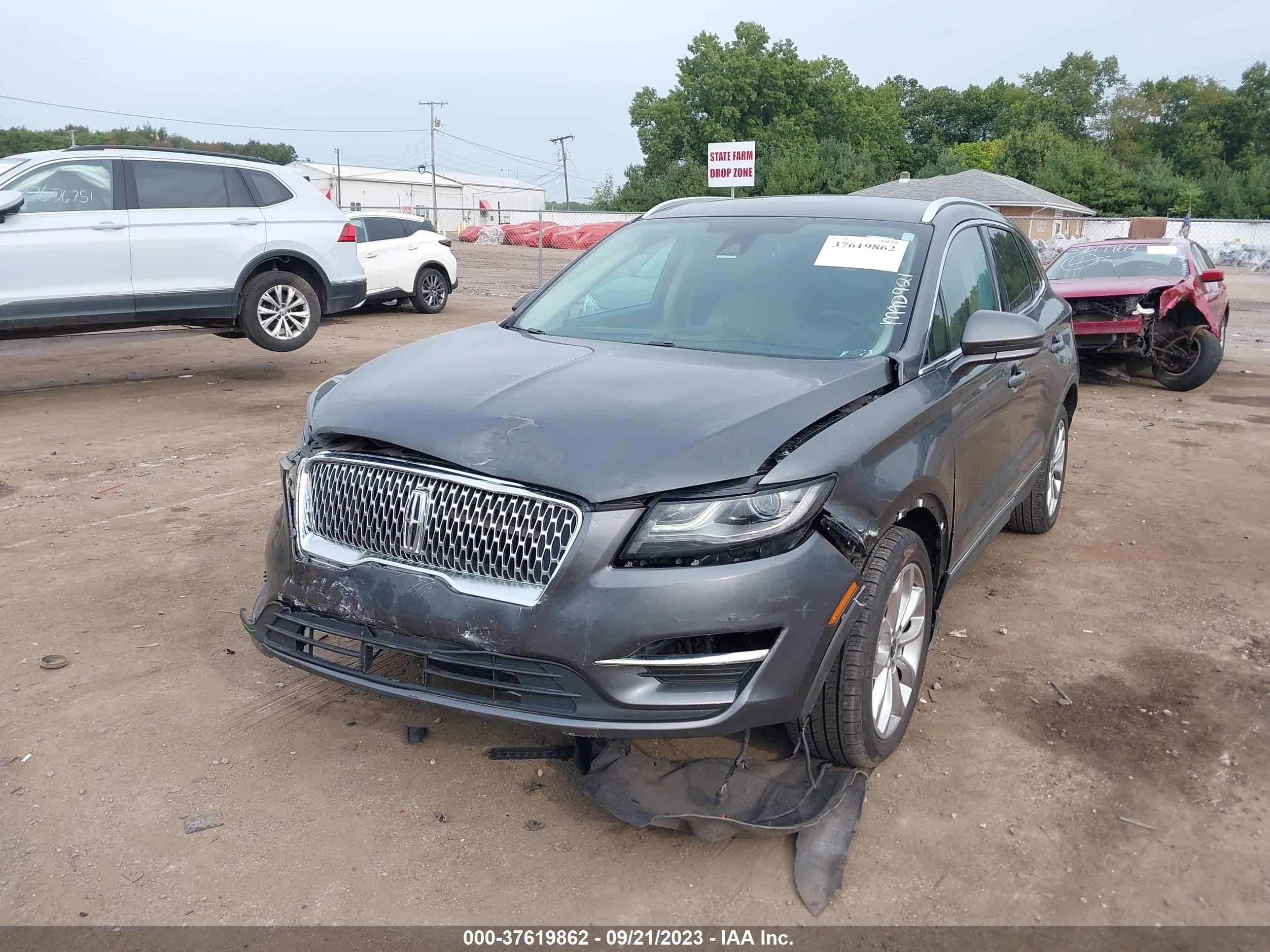 5LMCJ2C95KUL03683  lincoln mkc 2019 IMG 1