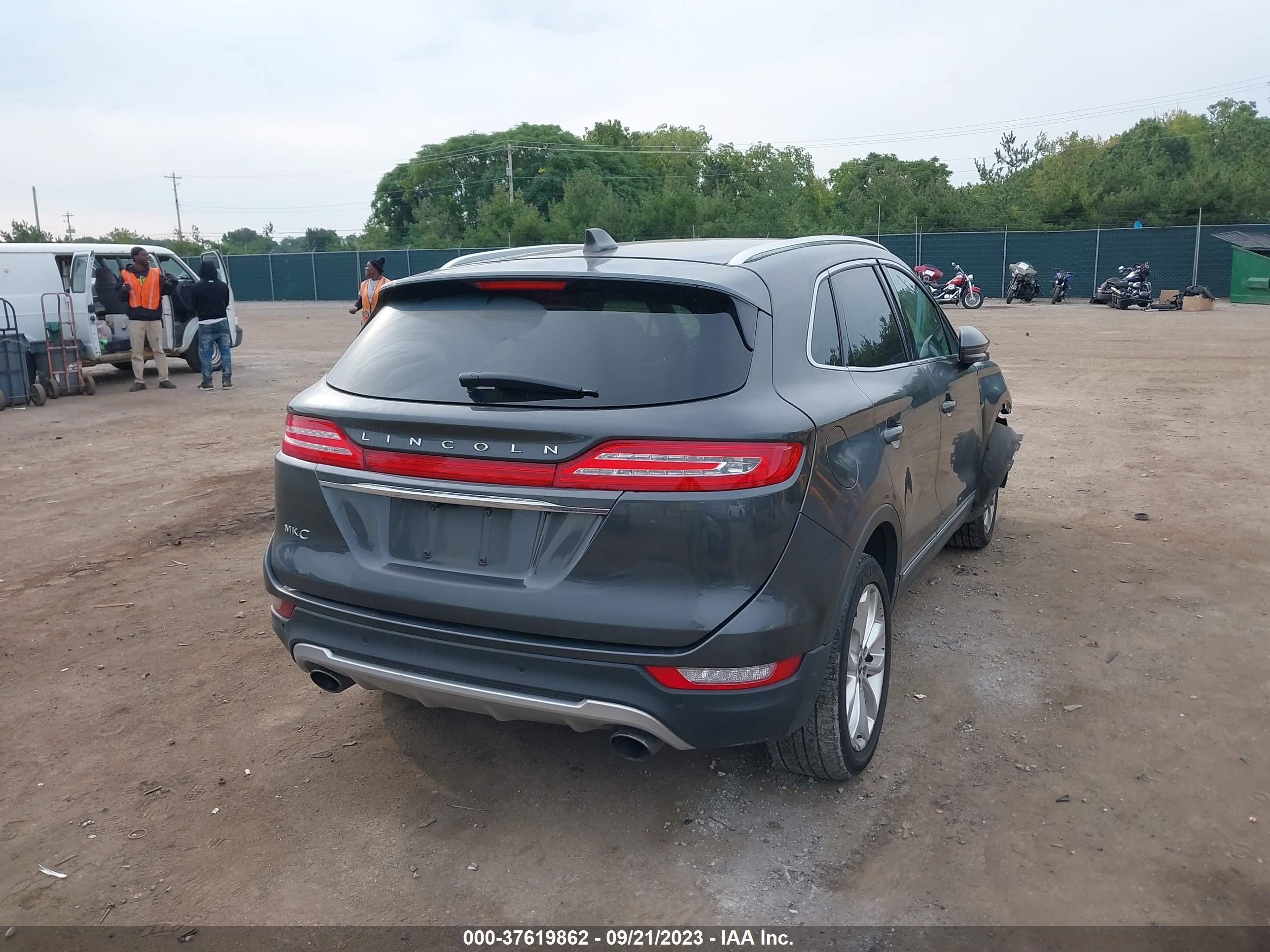 5LMCJ2C95KUL03683  lincoln mkc 2019 IMG 3