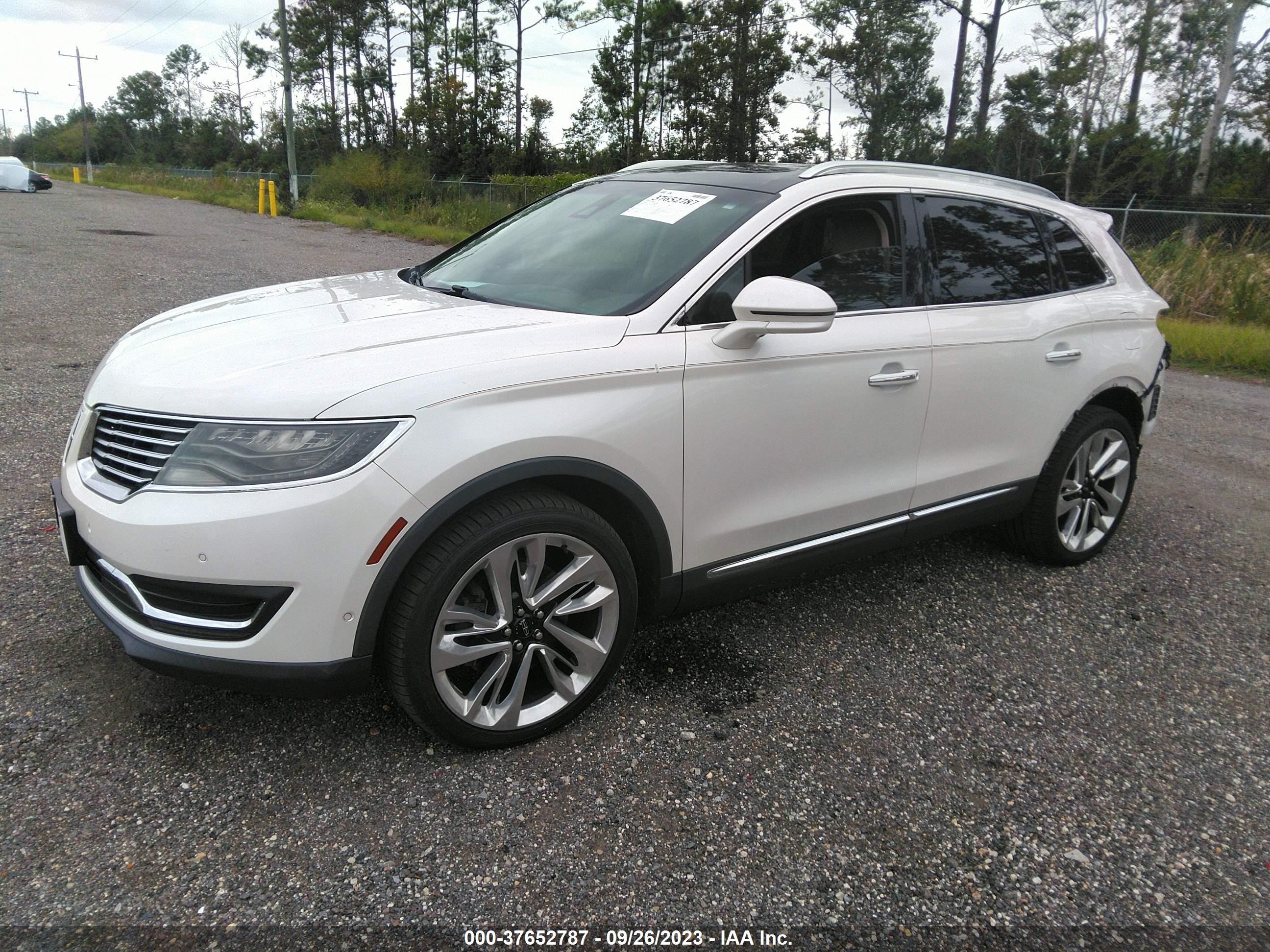 2LMPJ8LP9GBL47676  lincoln mkx 2015 IMG 1