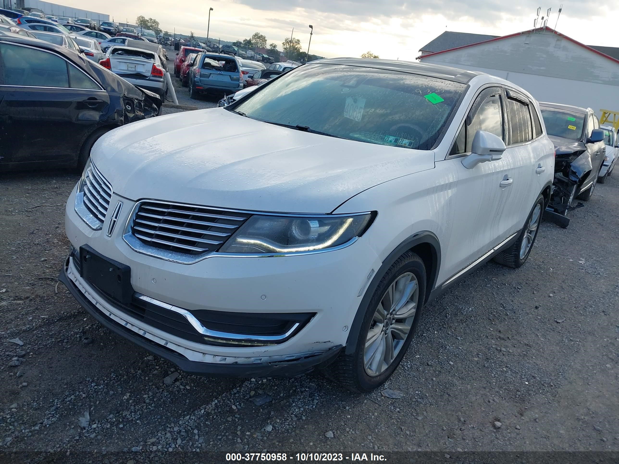 2LMTJ8LP8GBL37042  lincoln mkx 2016 IMG 1