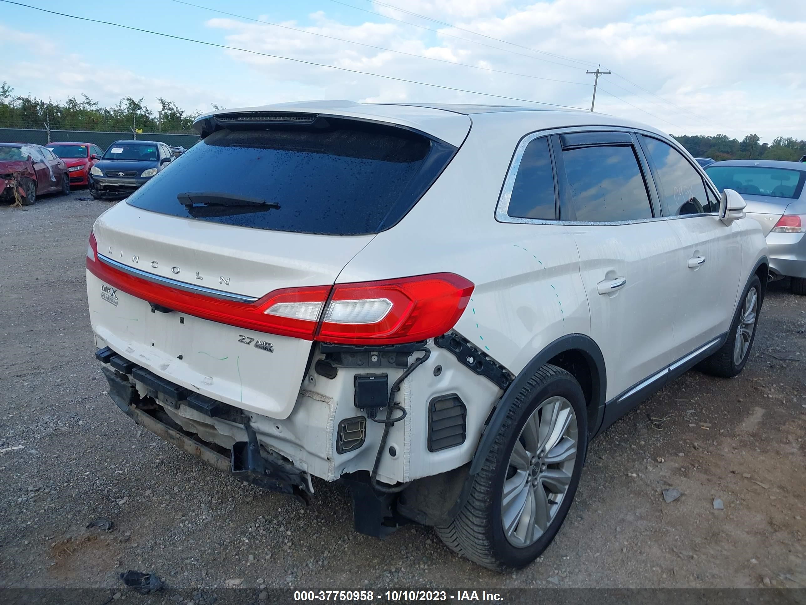 2LMTJ8LP8GBL37042  lincoln mkx 2016 IMG 3